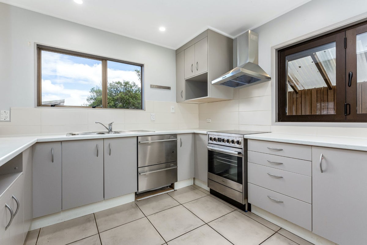 8 Dominica Crescent, Grenada Village, Wellington - Carousel 2