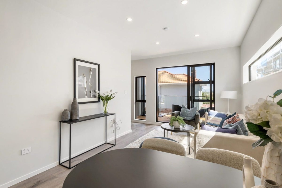 8/1B Egremont Street, Belmont, Auckland - Carousel 1
