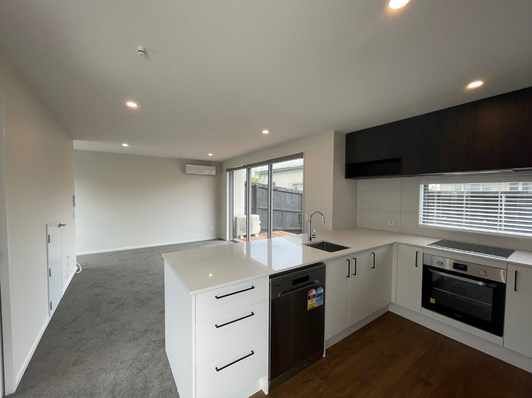 2/33 Frederick Street, Waltham, Christchurch - Carousel 1