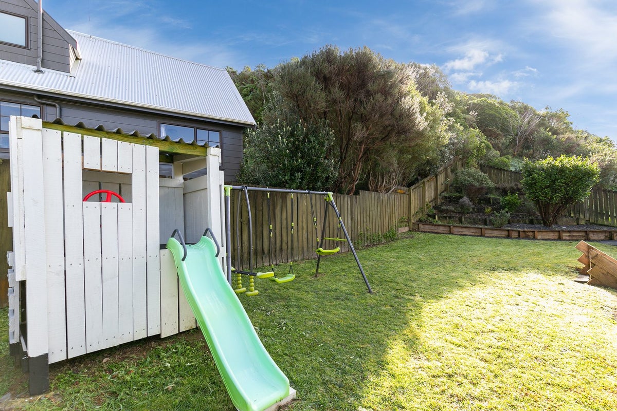 3 Westra View, Tawa, Wellington - Carousel 17
