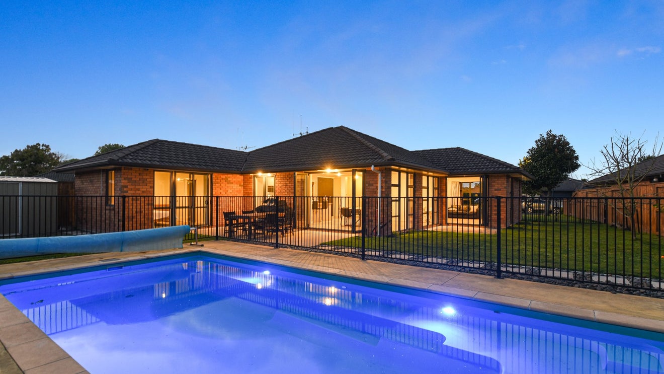 42 Winchester Place, Rototuna North, Hamilton - Carousel 1