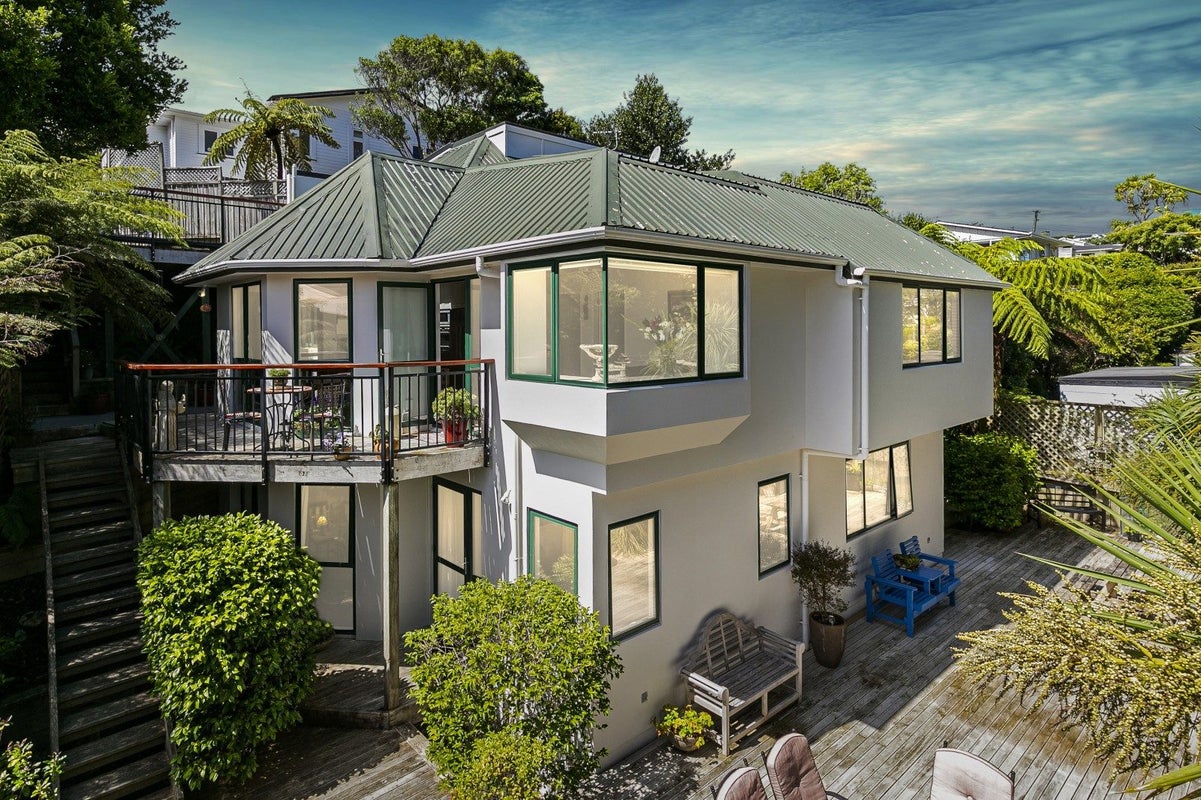18A Lucknow Terrace, Khandallah, Wellington - Carousel 1