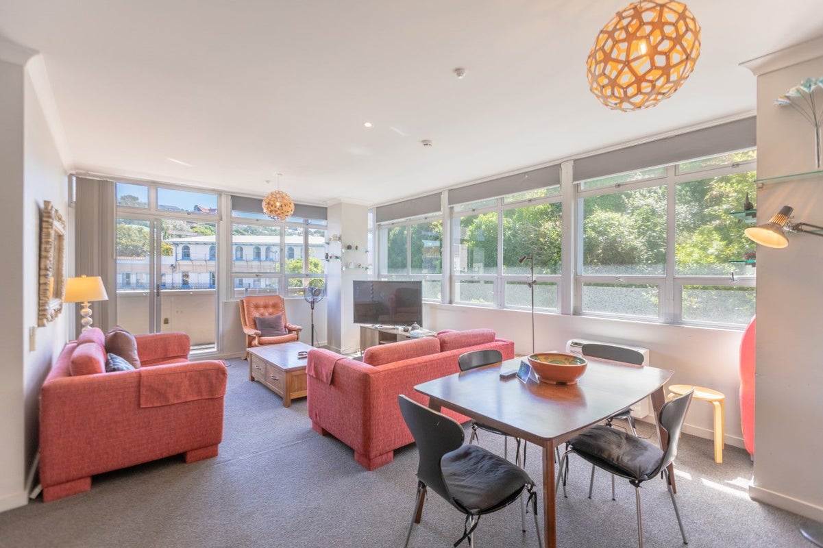 2A/3 Shakespeare Road, Napier South, Napier - Carousel 1
