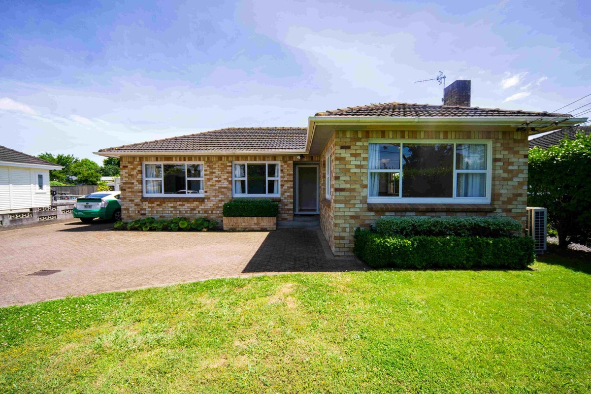 71 Brookfield Street, Hamilton East, Hamilton - Carousel 2