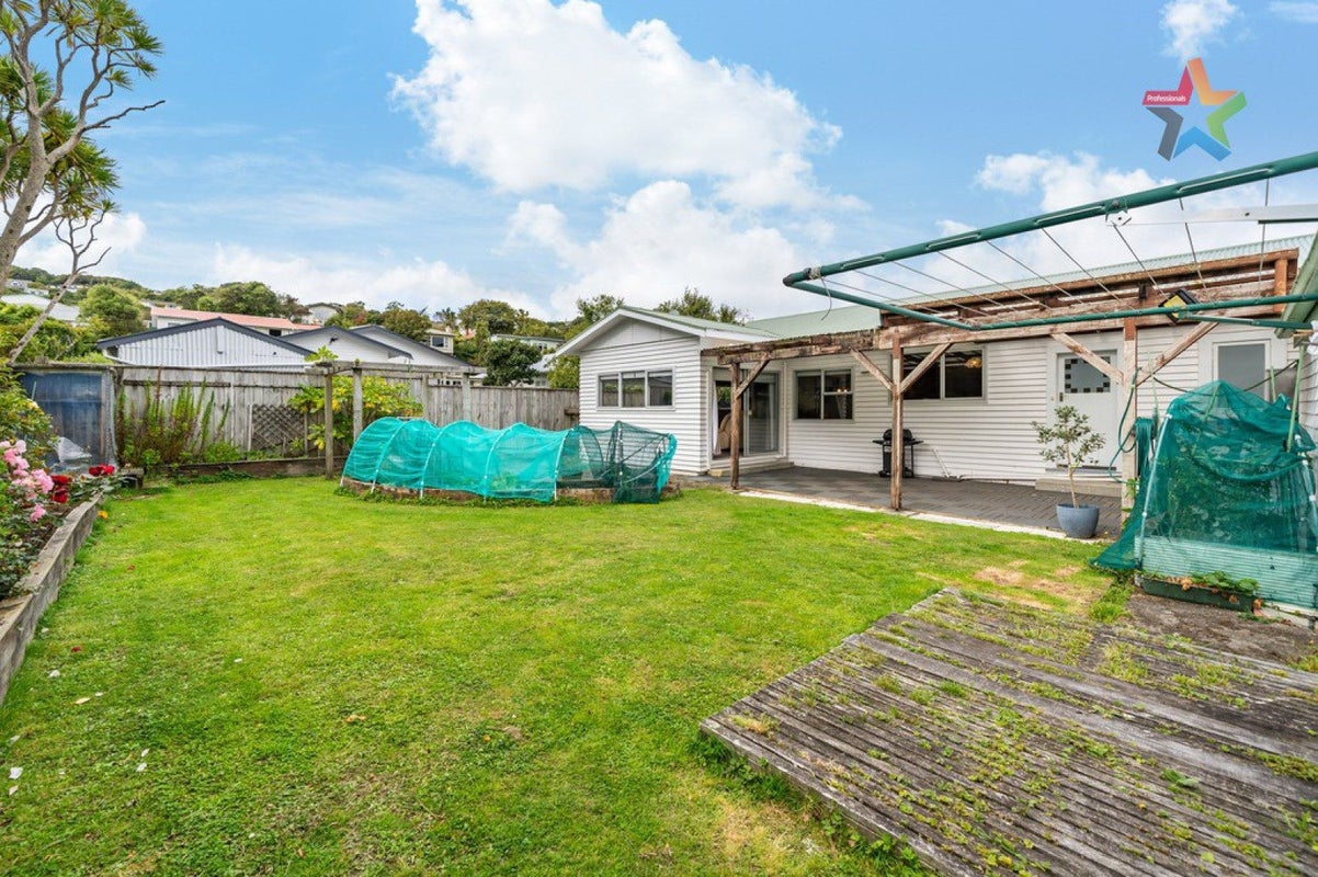 2 Hildreth Street, Karori, Wellington - Carousel 1