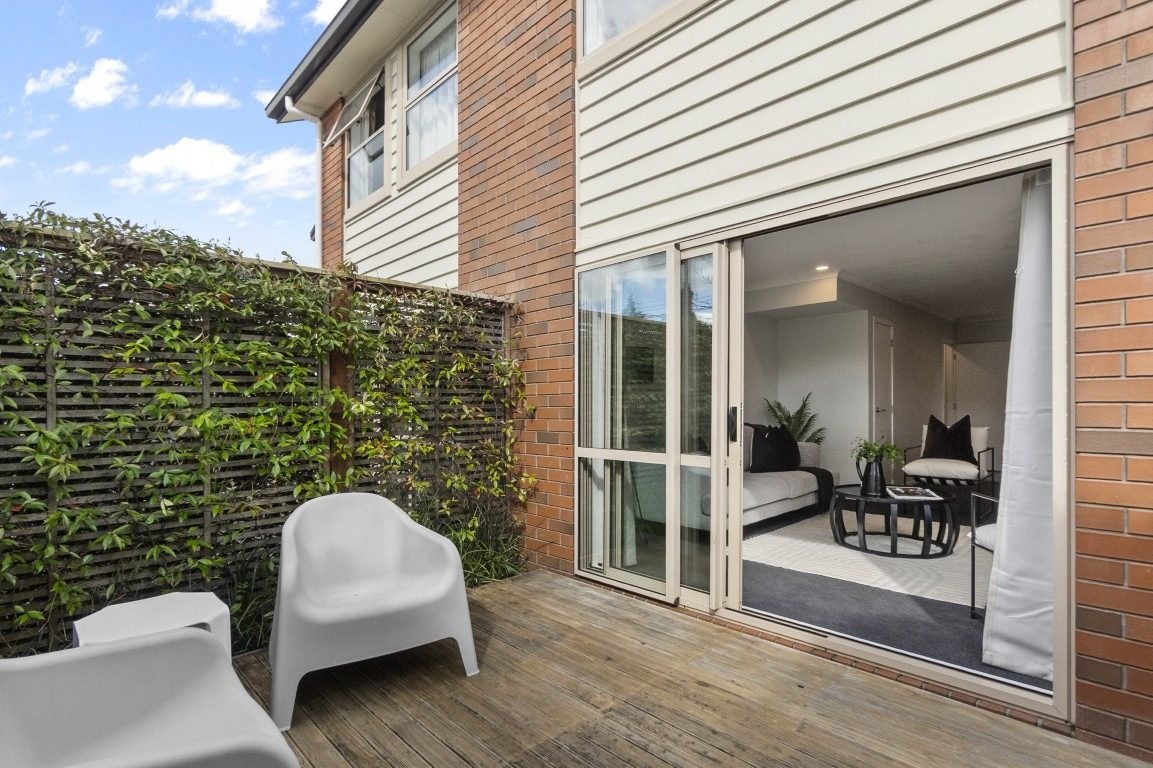 2/52 Cook Street, Hamilton East, Hamilton - Carousel 1