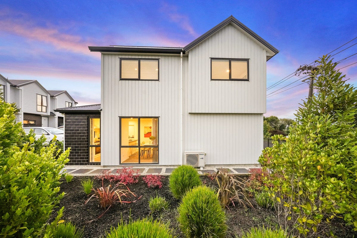 1/3 Arlington Street, Waterview, Auckland - Carousel 2