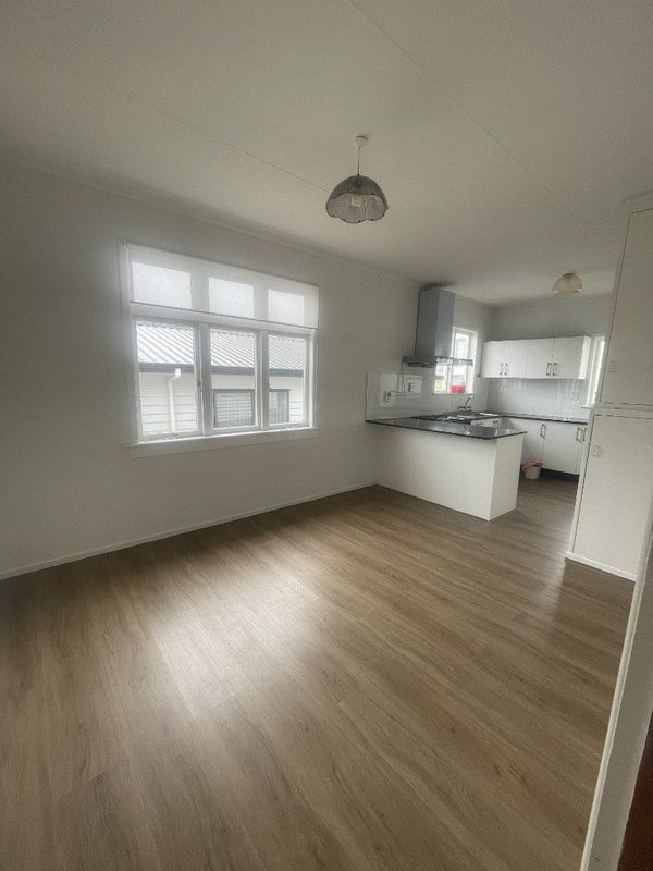 22 Lincoln Park Avenue, Massey, Auckland - Carousel 2