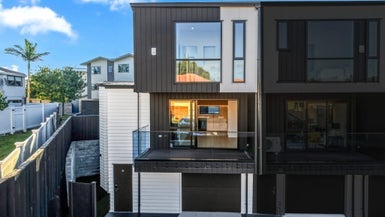 17 John Jennings Drive, Oteha, Auckland - Carousel 1