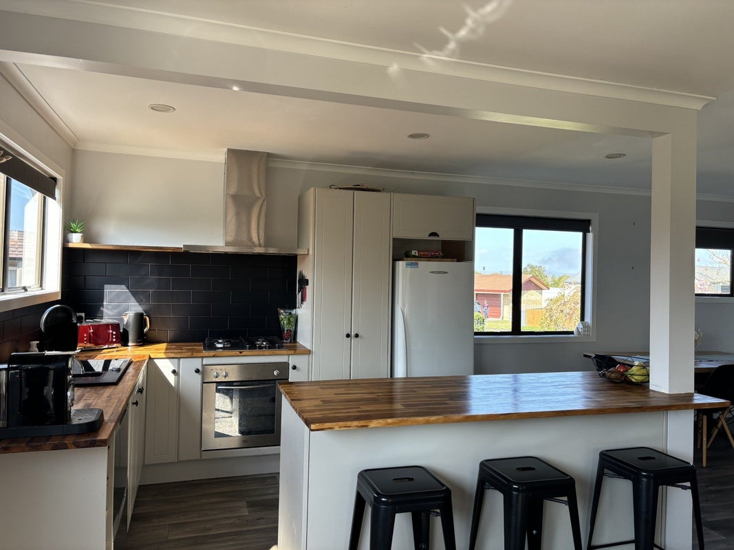 11 Highland Drive, Pukete, Hamilton - Carousel 2