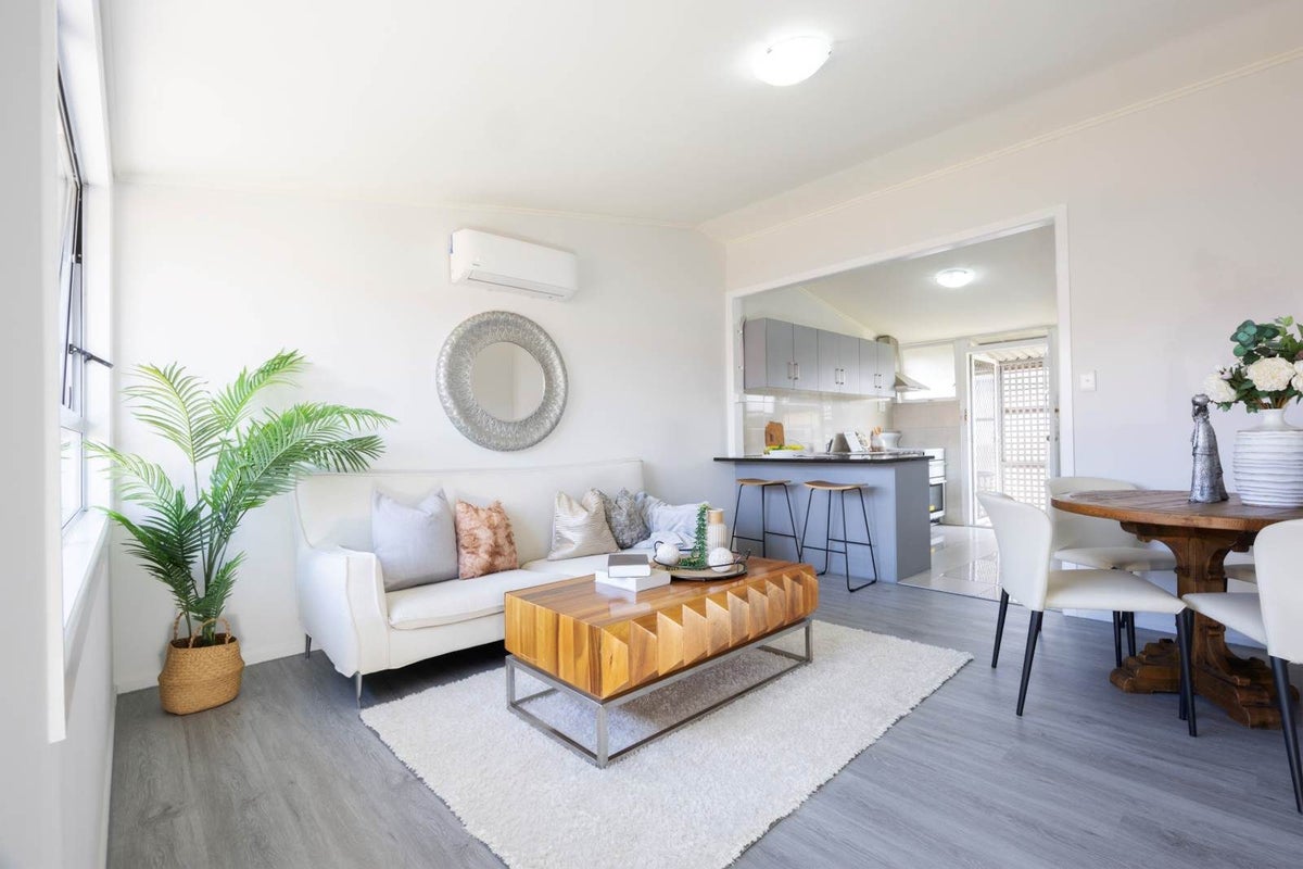 2/5 Aranui Road, Mount Wellington, Auckland - Carousel 1