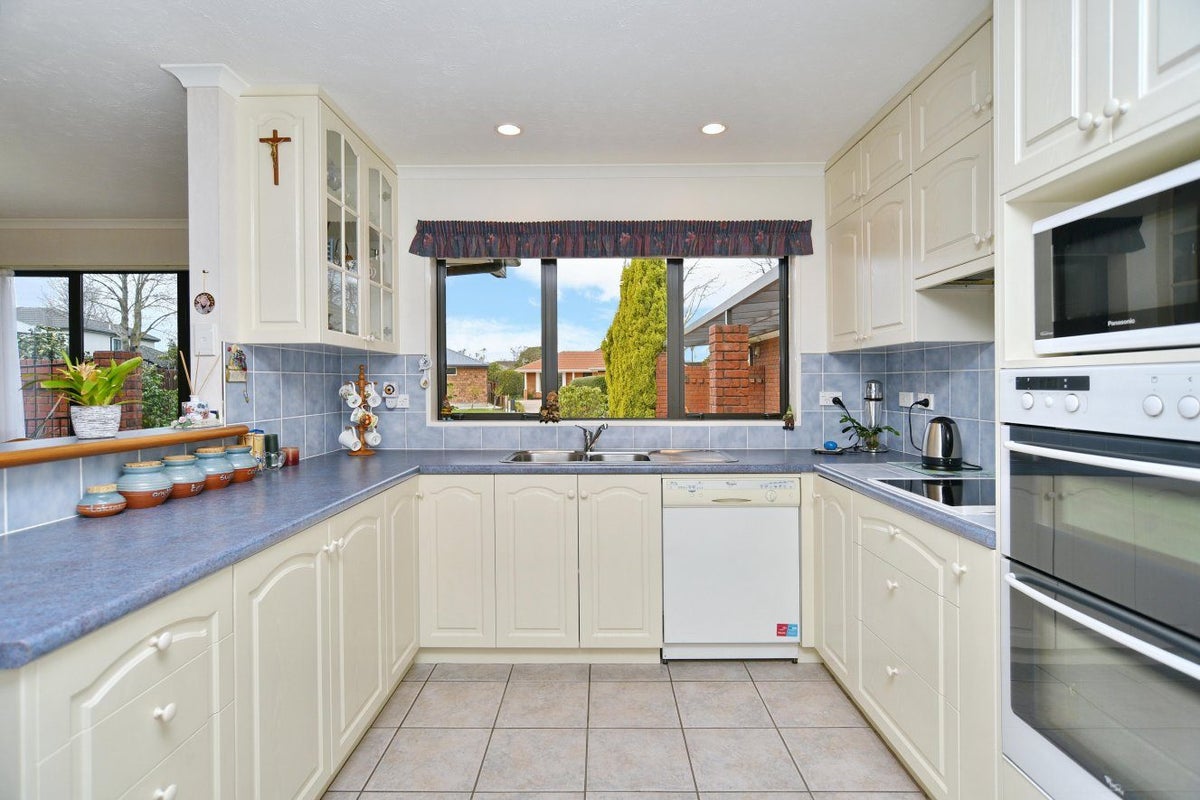 22 Baltimore Green, Shirley, Christchurch - Carousel 2