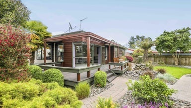 7 Essendon Court, Glenview, Hamilton - Carousel 1