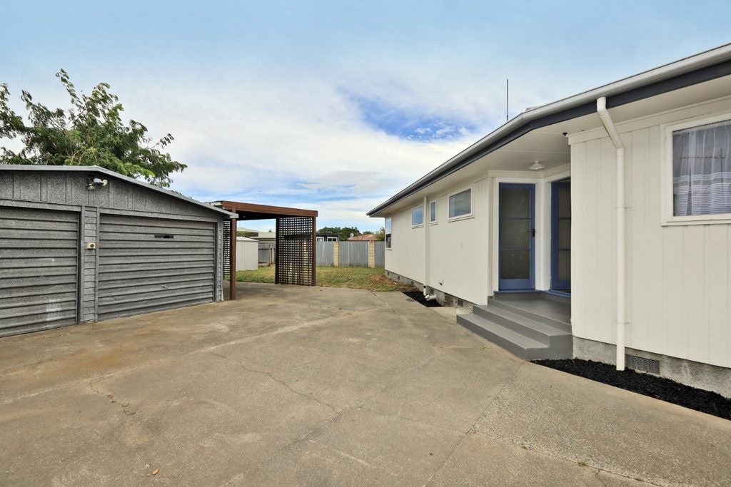 6 Stonehaven Street, Flaxmere, Hastings - Carousel 2
