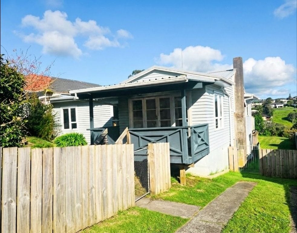 145 Rosier Road, Glen Eden, Auckland - Carousel 2