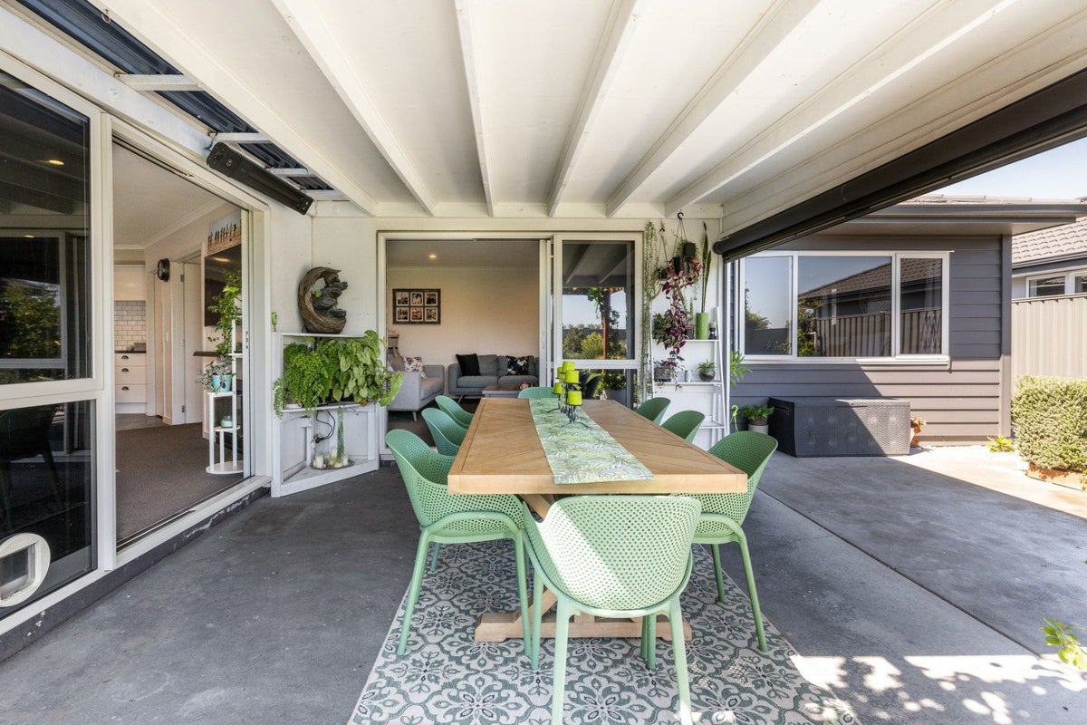 24 Pelorus Avenue, Poraiti, Napier - Carousel 1