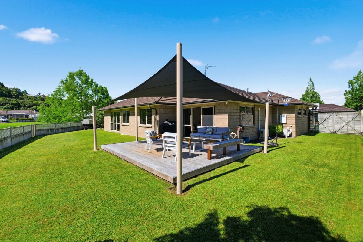 11 Barometer Way, Pyes Pa, Tauranga - Carousel 1