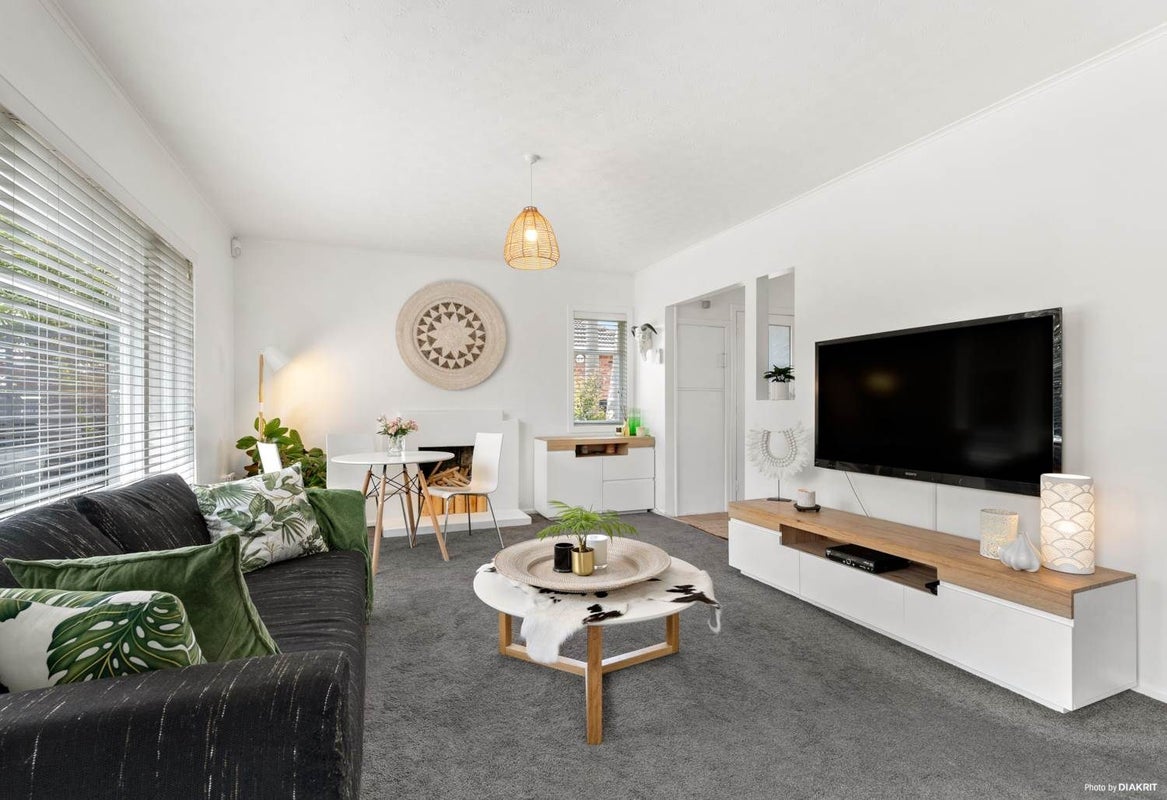 14 Toru Street, Te Atatu Peninsula, Auckland - Carousel 1