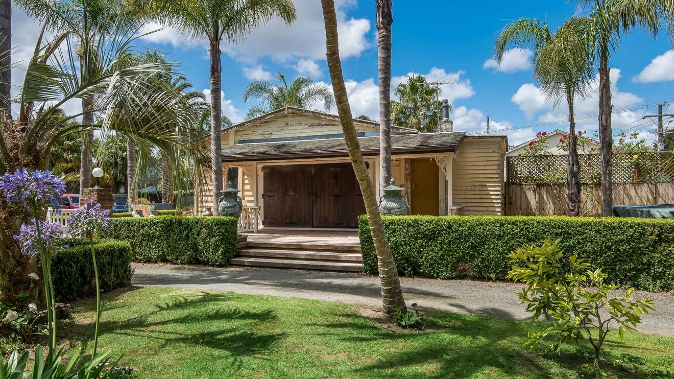 81 Station Road, Kumeu - Carousel 1