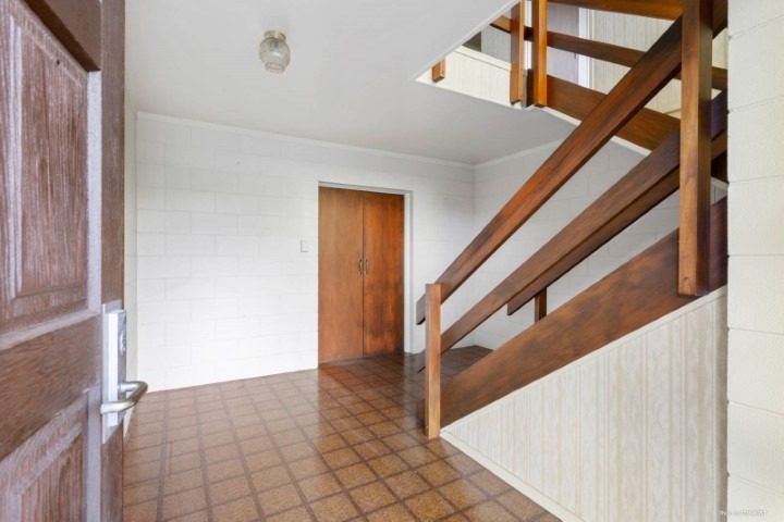 907 Beach Road, Waiake, Auckland - Carousel 1