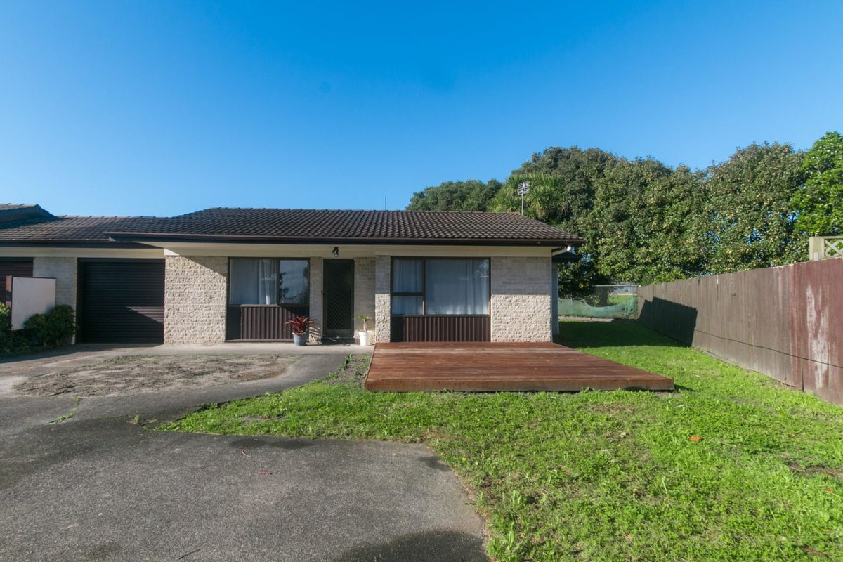 2/13 Frank Evans Place, Henderson, Auckland - Carousel 2