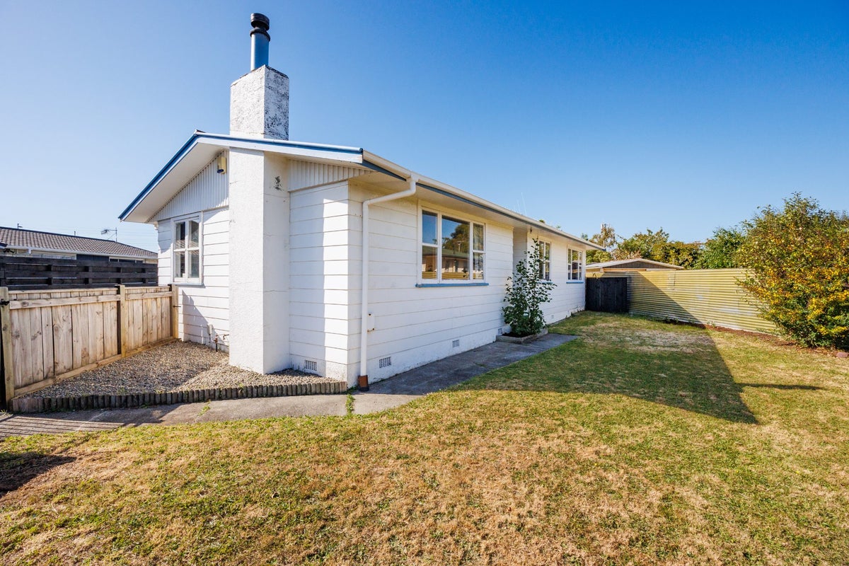 20 Pinedale Parade, Milson, Palmerston North - Carousel 21