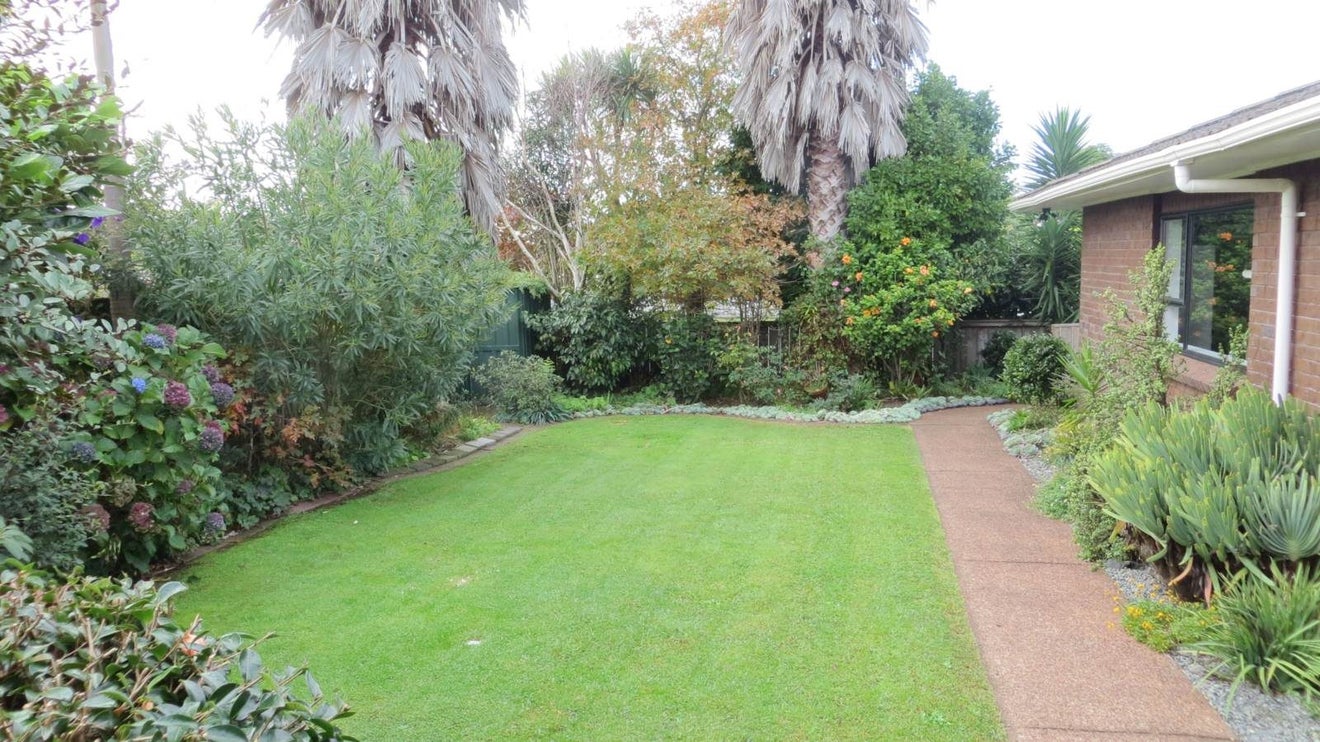 6 Prestwick Place, Wattle Downs, Auckland - Carousel 2