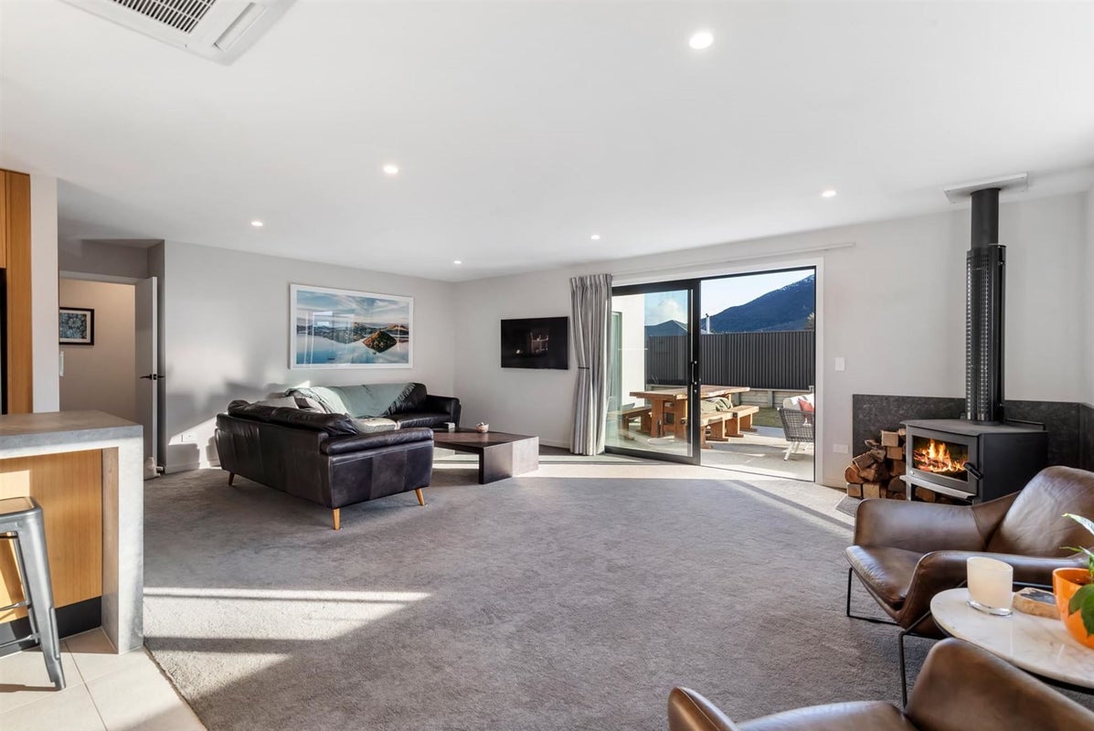 6 Pennycook Place, Wanaka - Carousel 2