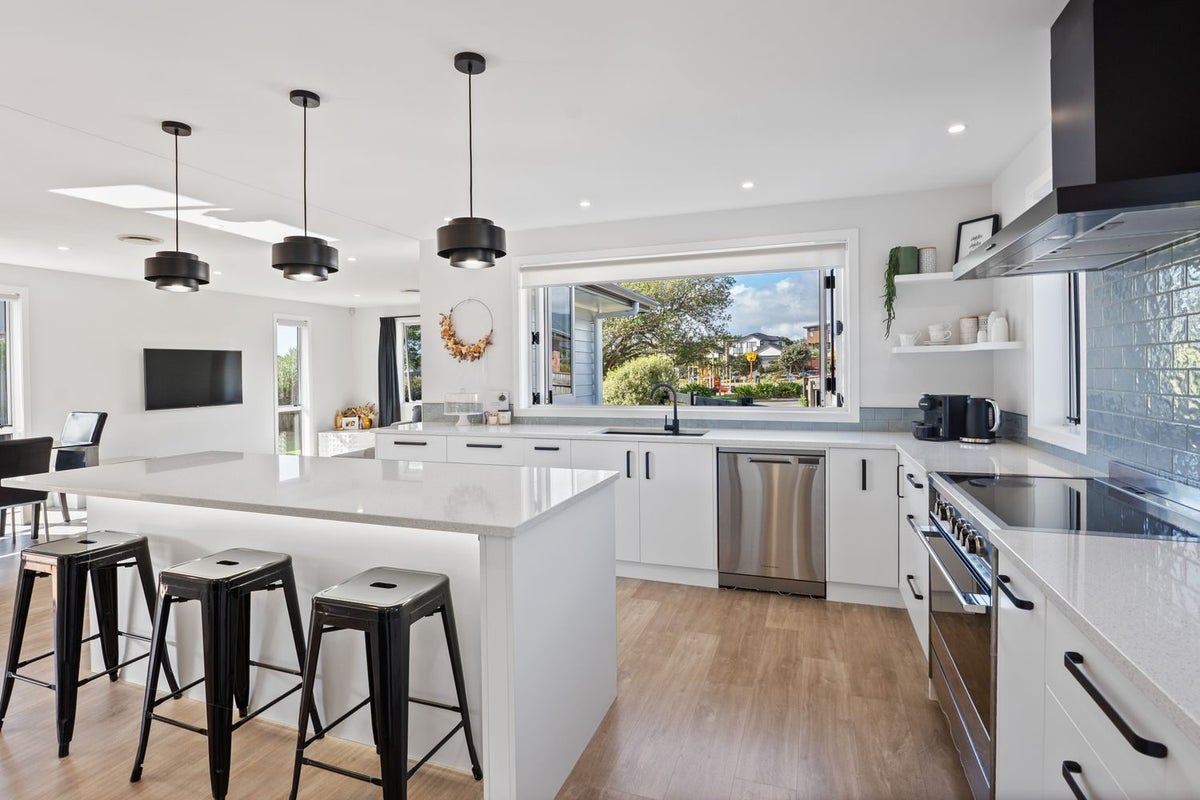 3 Barbaras Way, Waikanae Beach, Waikanae - Carousel 2