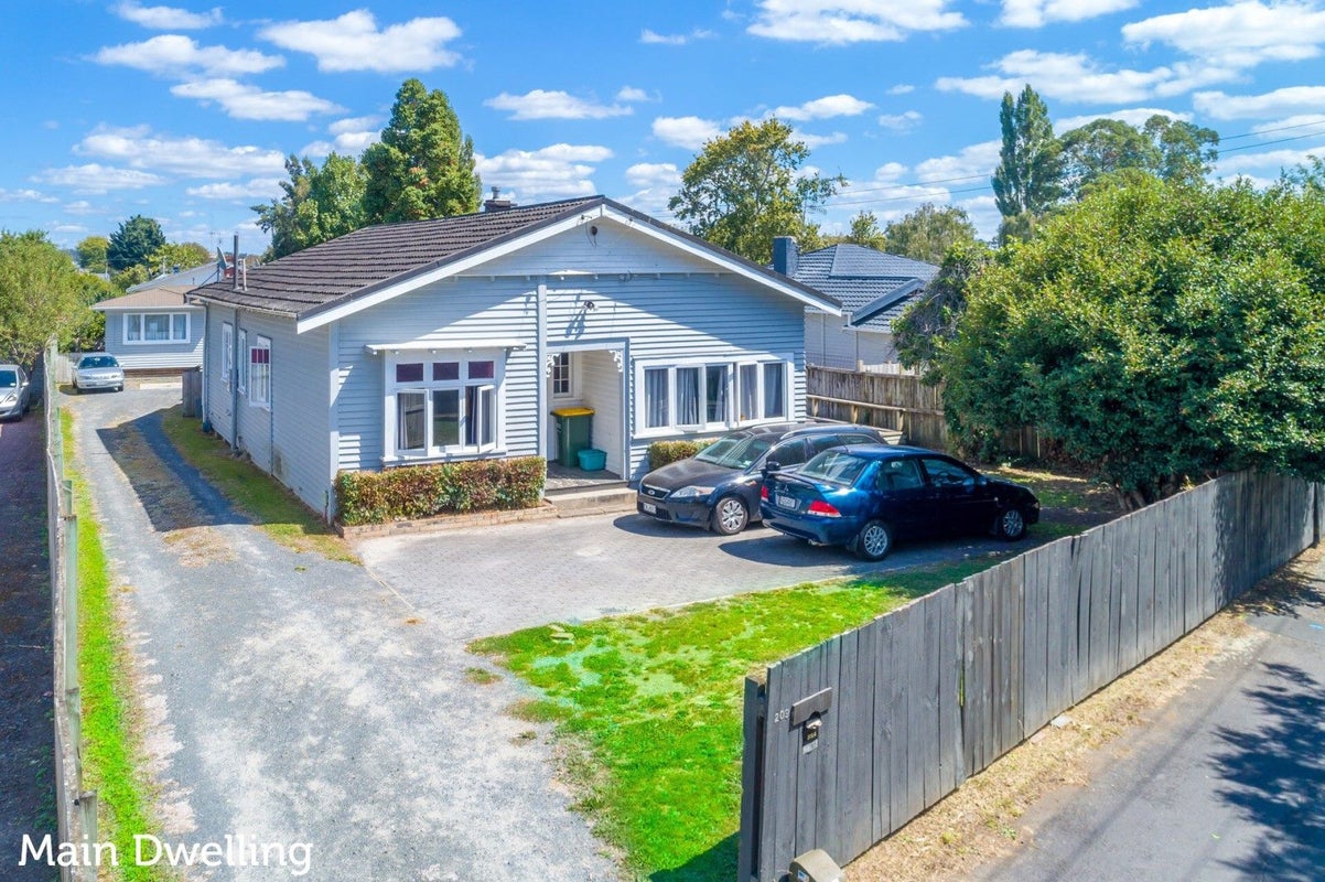 209 Galloway Street, Hamilton East, Hamilton - Carousel 1