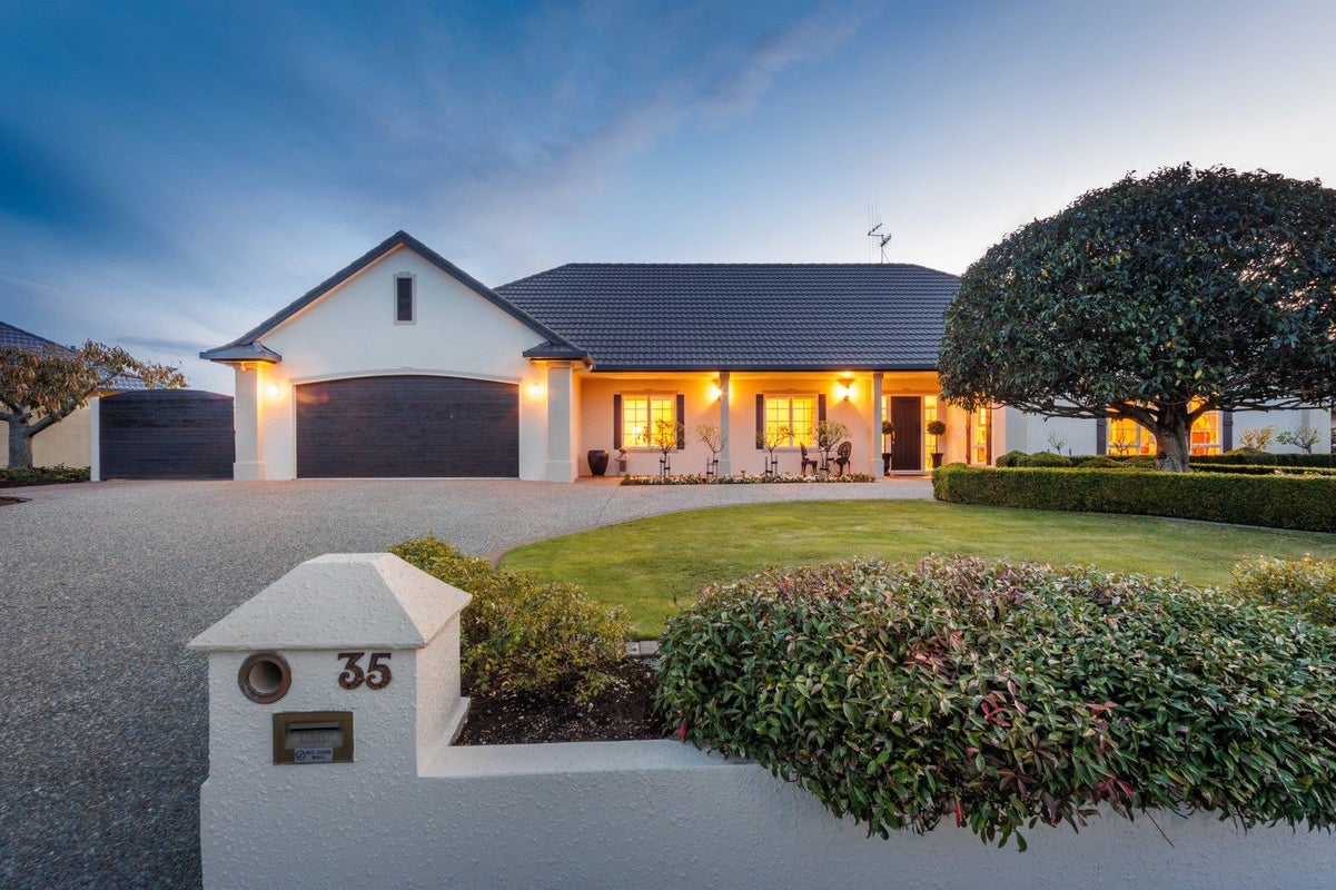 35 Cashmere Drive, Fitzherbert, Palmerston North - Carousel 2