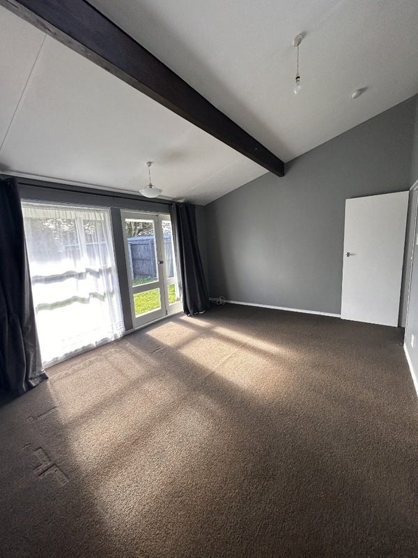6 Westmere Place, Takaro, Palmerston North - Carousel 2