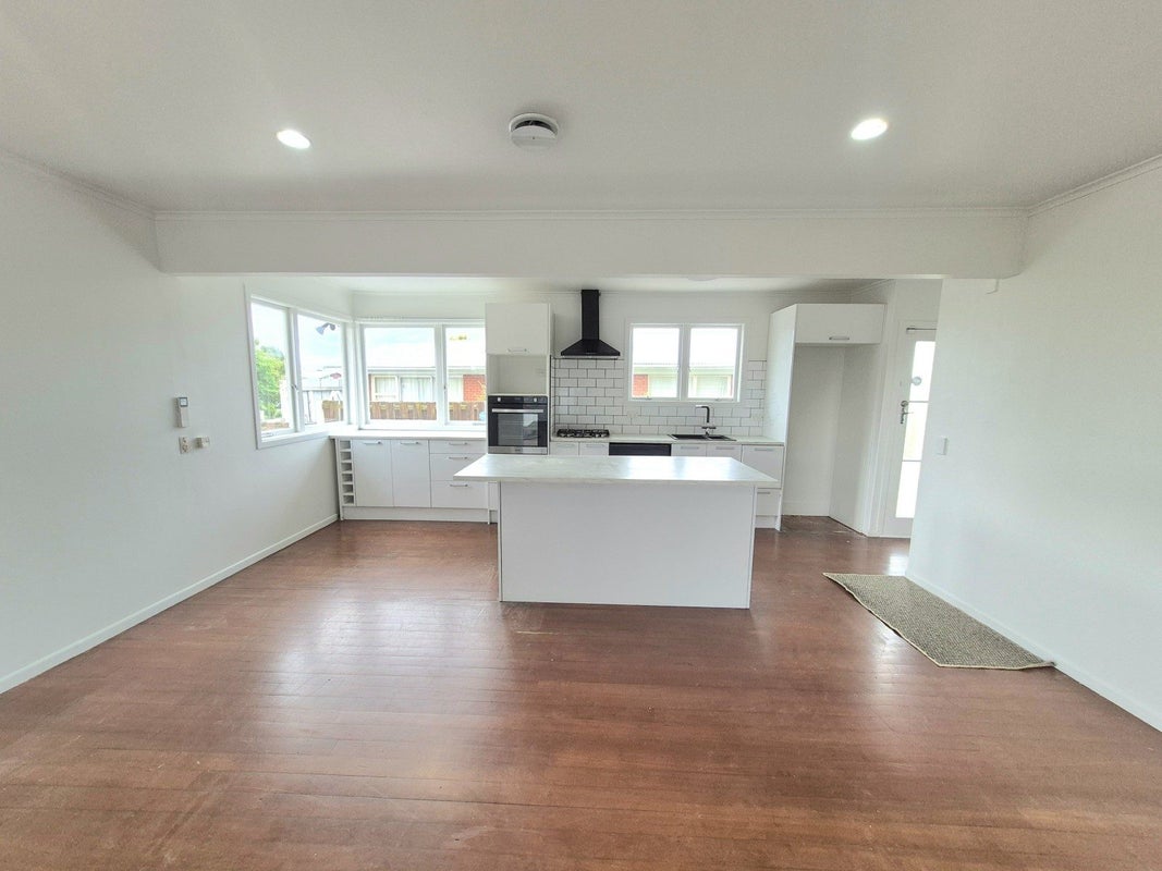 29 Deanwell Avenue, Deanwell, Hamilton - Carousel 2