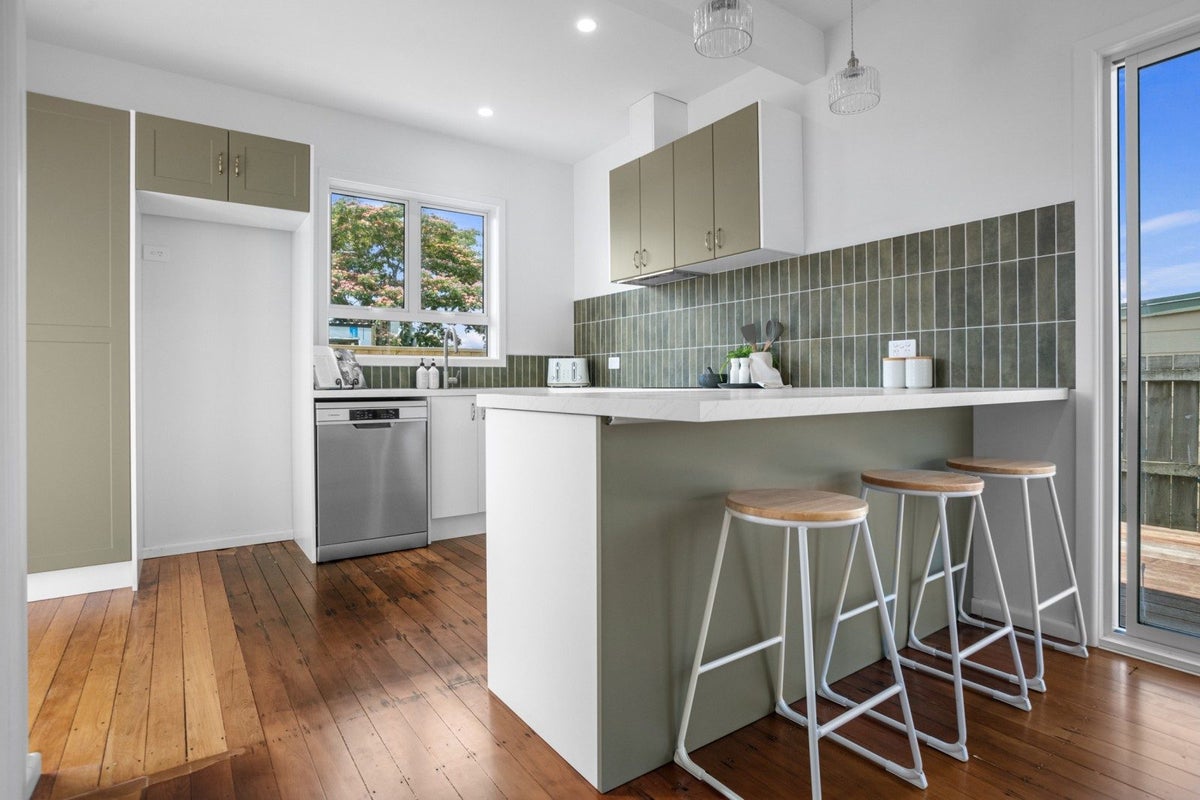 46 Beach Road, Collingwood - Carousel 1