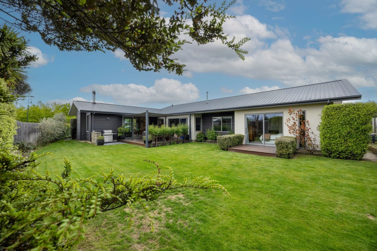 3 Moncrieff Place, Wanaka - Carousel 1