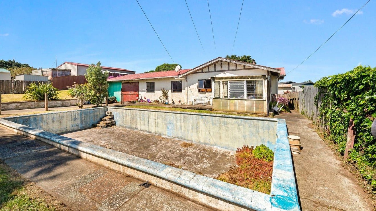32 Manuka Street, Castlecliff, Whanganui - Carousel 1