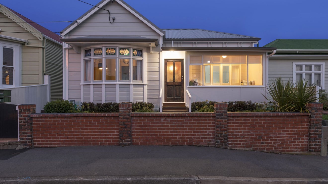 13 Porritt Avenue, Mount Victoria, Wellington - Carousel 1