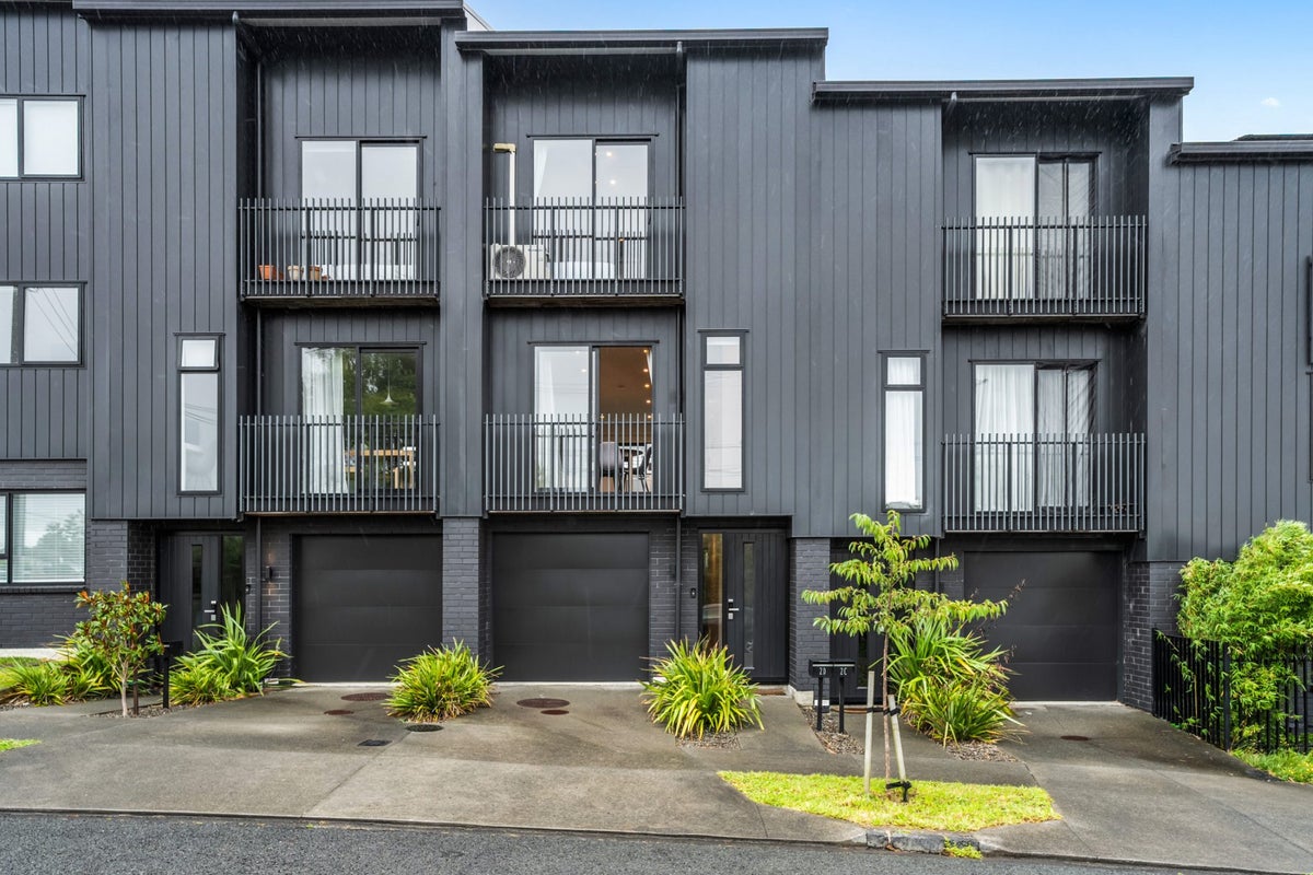 2D Grant Street, Mount Albert, Auckland - Carousel 1