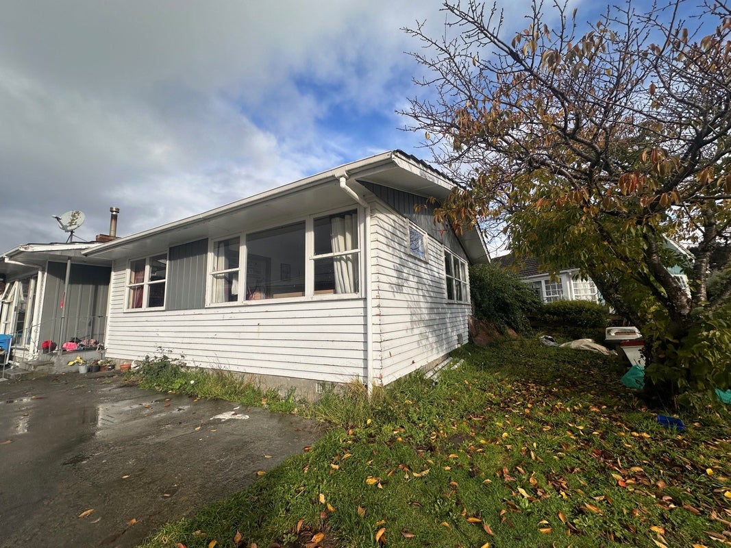 33 Mountbatten Grove, Clouston Park, Upper Hutt - Carousel 1
