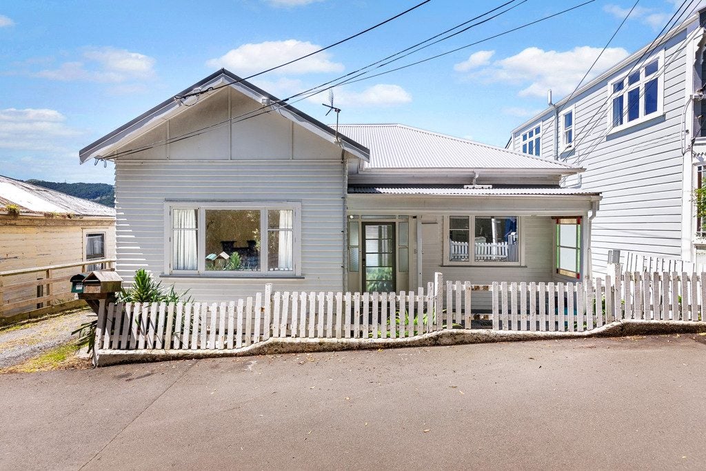 139 Tasman Street, Mount Cook, Wellington - Carousel 1