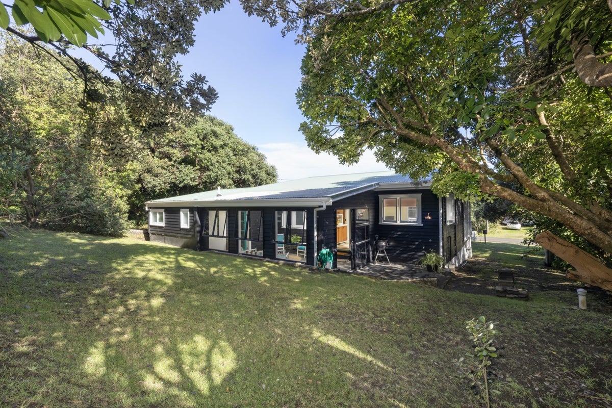 49 North Piha Road, New Lynn - Carousel 2