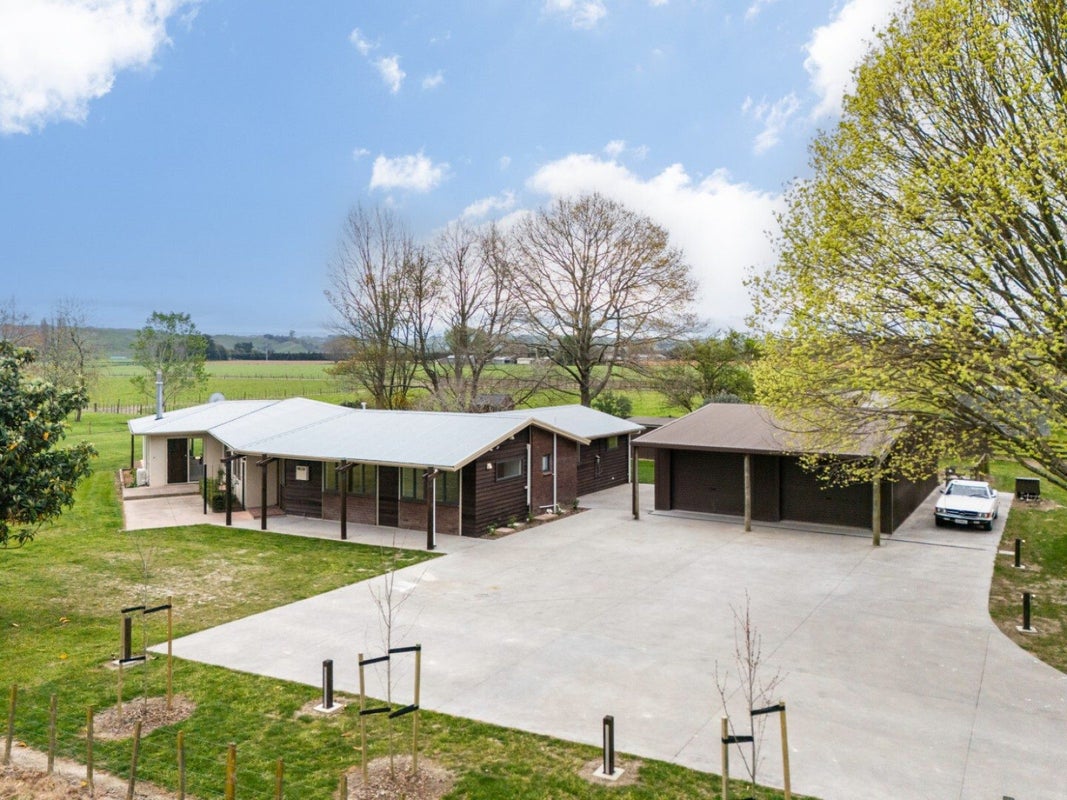 361 Swamp Road, Fernhill, Napier - Carousel 1