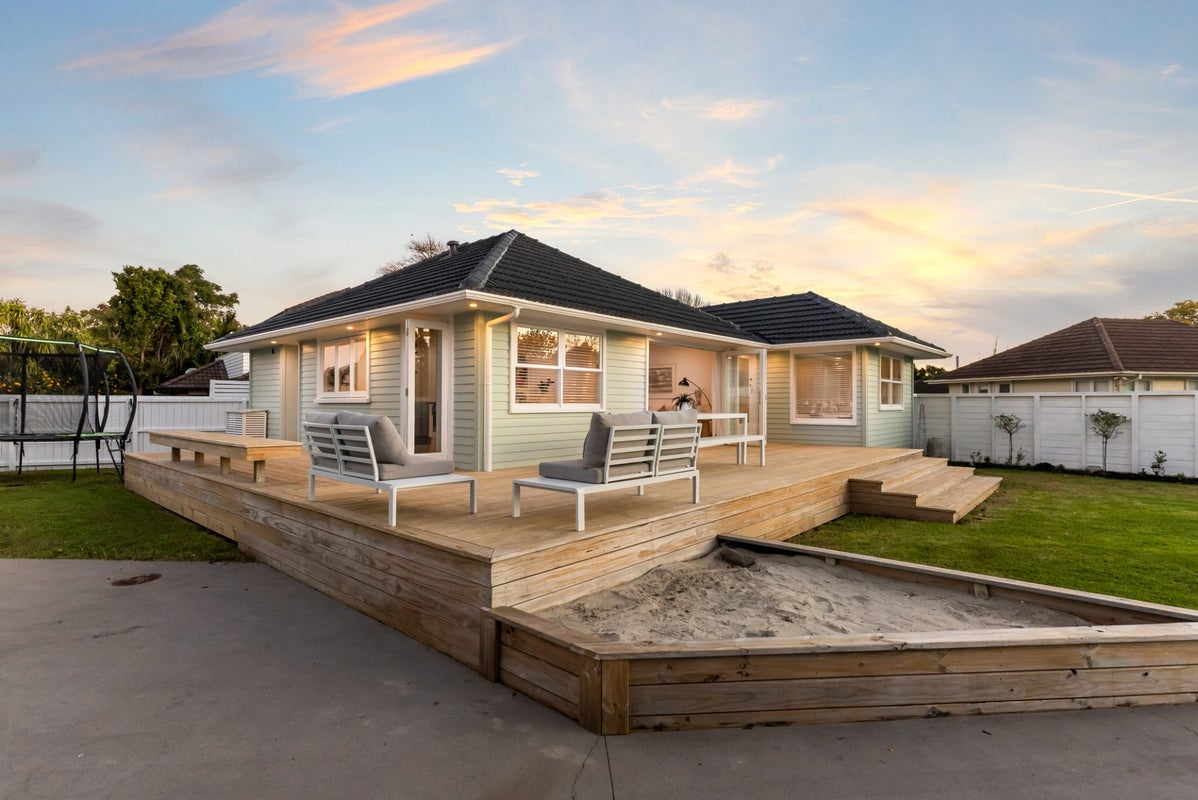 46B Hereford Street, Te Atatu Peninsula, Auckland - Carousel 1
