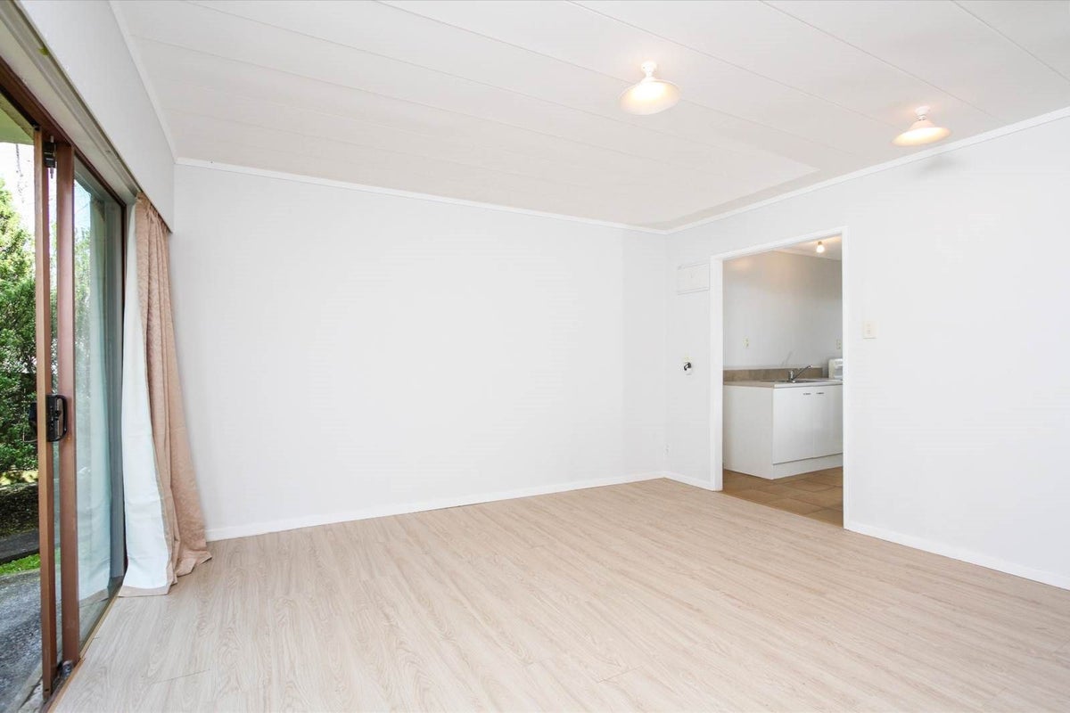 10/31 Blease Street, New Lynn, Auckland - Carousel 10