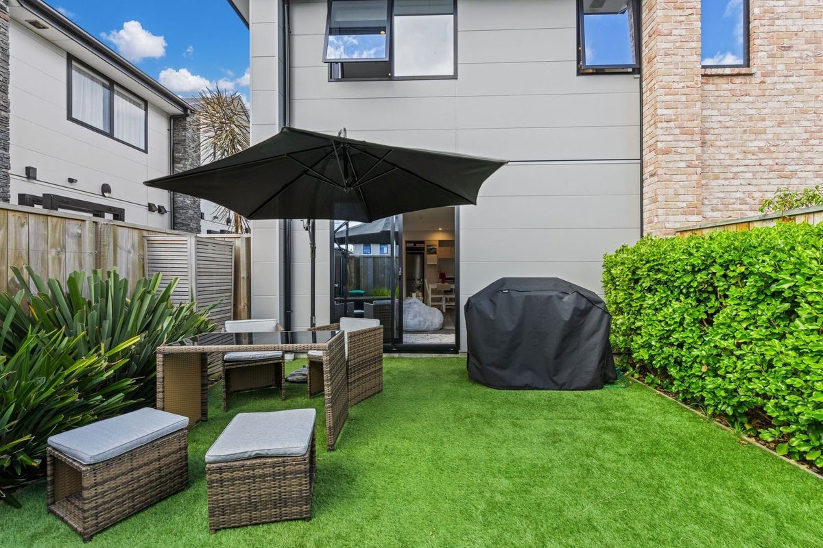 4/70 Brockworth Place, Riccarton, Christchurch - Carousel 1