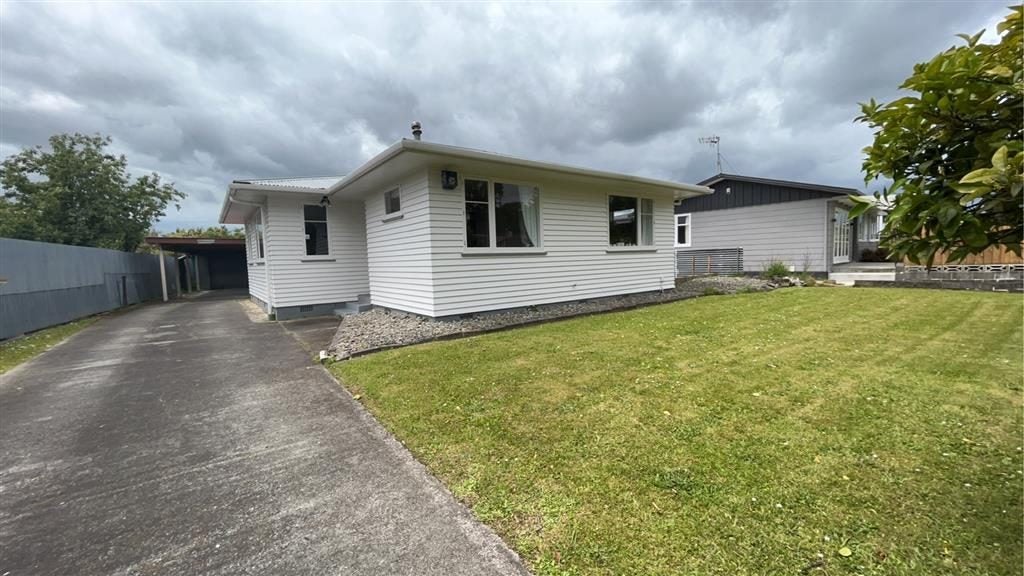 136 Ruamahanga Crescent, Terrace End, Palmerston North - Carousel 1