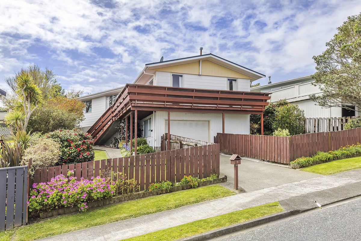 19 Mapplebeck Street, Titahi Bay, Porirua - Carousel 1