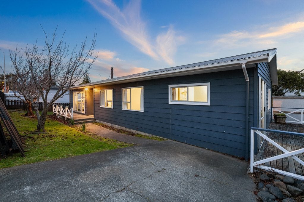 2 Pascoe Avenue, Paremata, Porirua - Carousel 2