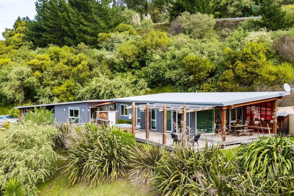 330 Hill Road, Eskdale - Carousel 1