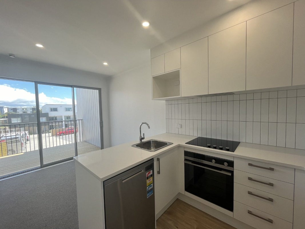 37 Ngae Place, Mangere East, Auckland - Carousel 2